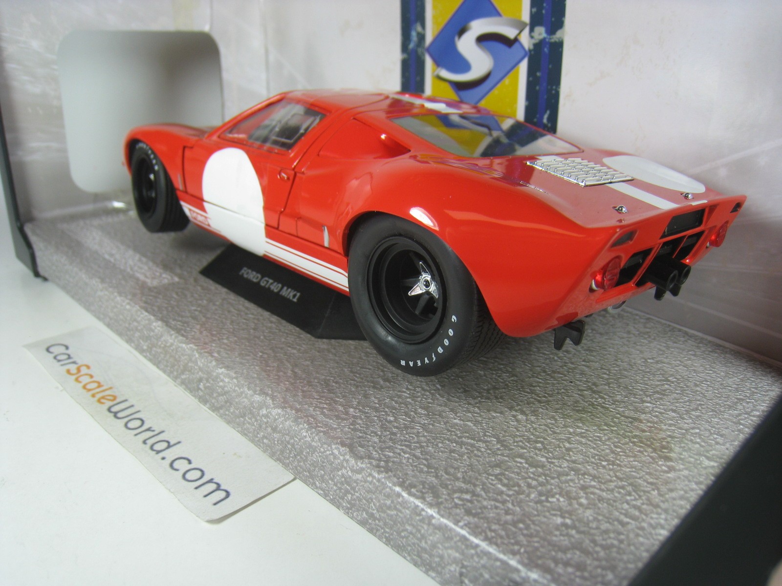 FORD GT40 MK1 1/18 SOLIDO (RED)