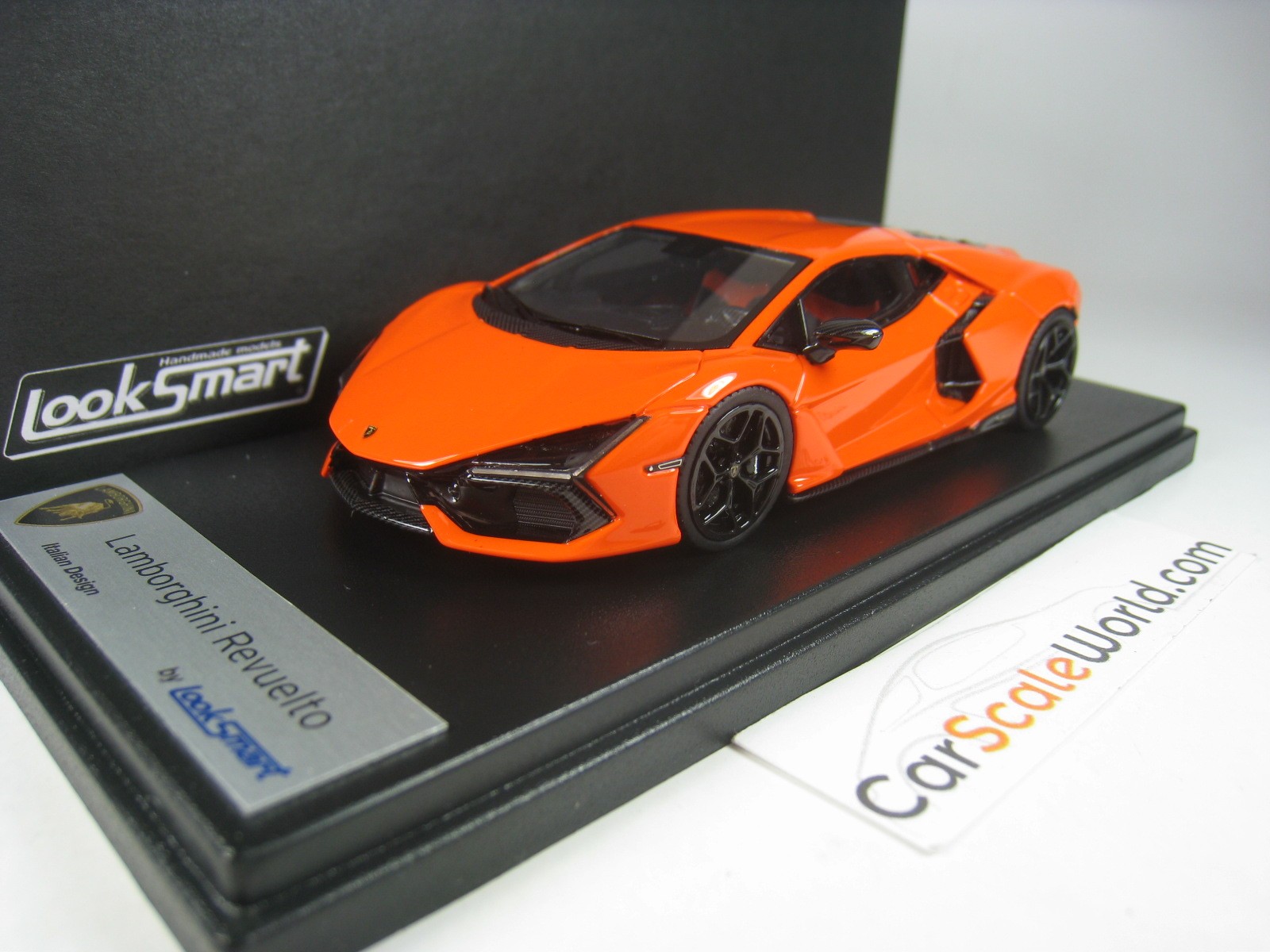 LAMBORGHINI REVUELTO 1:43 MODEL CAR BY LOOKSMART