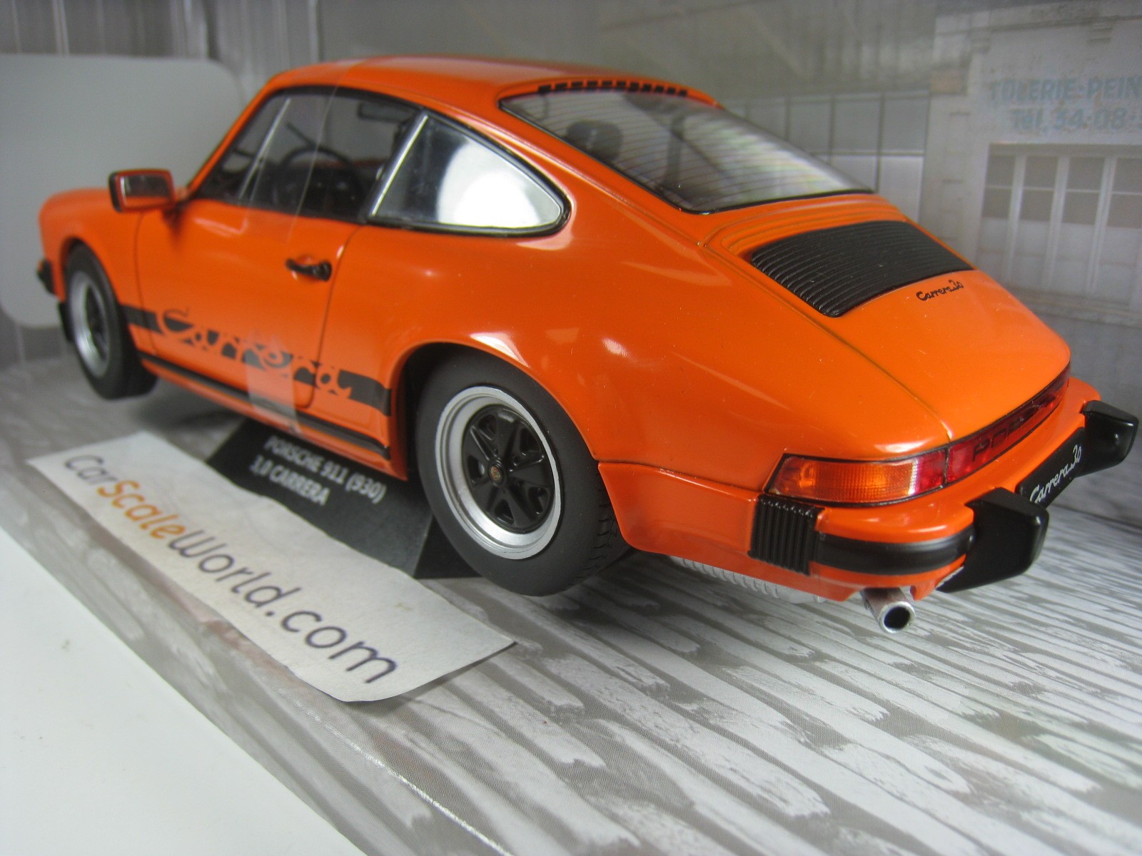 PORSCHE 911 CARRERA 3.0 (930) 1977 1/18 SOLIDO (ORANGE)