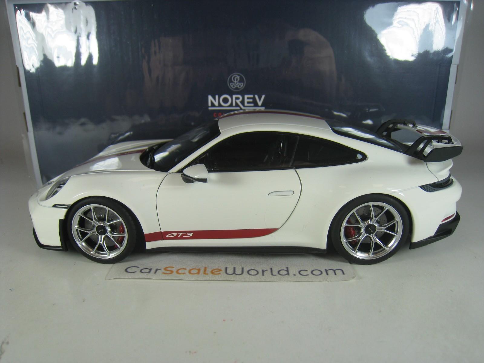 PORSCHE 911 GT3 (992) 2021 1/18 NOREV (WHITE/ RED STRIPES)