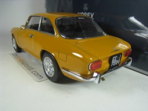 ALFA ROMEO 1750 GTV 1970 1/18 NOREV (YELLOW)