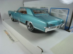 BUICK RIVIERA 1965 1/26 MAISTO (LIGHT GREEN)