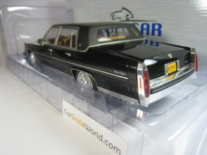 CADILLAC FLEETWOOD BROUGHAM 1982 1/18 MCG (BLACK)