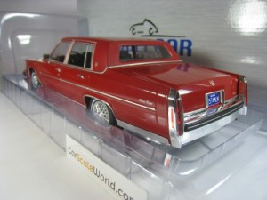 CADILLAC FLEETWOOD BROUGHAM 1982 1/18 MCG (BURGUNDY)