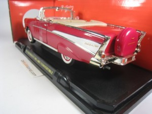 CHEVROLET BEL AIR CONVERTIBLE 1957 1/18 ROAD SIGNATURE - LUCKY DIECAST (RED)