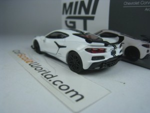 CHEVROLET CORVETTE Z06 1/64 MINI GT (WHITE)