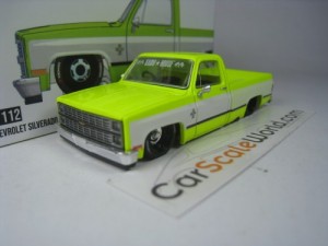 CHEVROLET SILVERADO KAIDO WORKS V1 #112 1/64 MINI GT (FLO YELLOW)