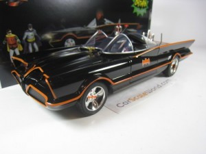 CLASSIC TV SERIES BATMOBILE - BATMAN WITH FIGURES 