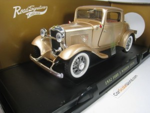 FORD 3-WINDOW COUPE 1932 1/18 ROAD SIGNAURE - LUCKY DIECAST (CHAMPAGNE)