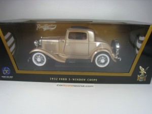 FORD 3-WINDOW COUPE 1932 1/18 ROAD SIGNAURE - LUCKY DIECAST (CHAMPAGNE)
