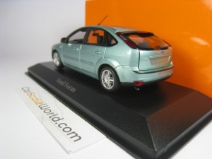 FORD FOCUS 2004 1/43 MAXICHAMPS (LIGGHT BLUE METALLIC)