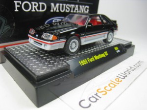 FORD MUSTANG GT 1988 1/64 M2 MACHINES (BLACK)