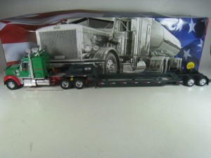 FREIGHTLINER CORONADO 2008 PLATAFORM TRAILER 1/43 IXO ALTAYA (GREEN)