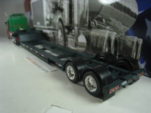 FREIGHTLINER CORONADO 2008 PLATAFORM TRAILER 1/43 IXO ALTAYA (GREEN)