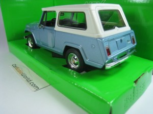 JEEP JEEPSTER COMMANDO 1967 1/24 WELLY (LIGHT BLUE/WHITE)