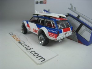 KAIDO HOUSE DATSUN 510 WAGON 4X4 #044 1/64 MINI GT (WHITE / RED / BLUE)