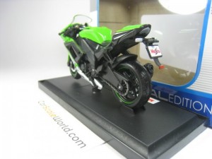 KAWASAKI NINJA ZX-10R 2009 1/18 MAISTO