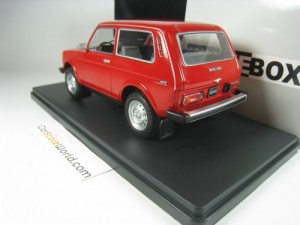 LADA NIVA 1976 1/24 WHITEBOX (RED)