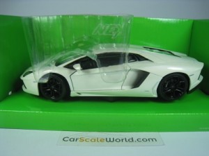 LAMBORGHINI AVENTADOR 1/24 WELLY (WHITE)