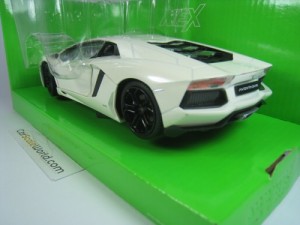 LAMBORGHINI AVENTADOR 1/24 WELLY (WHITE)