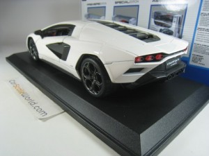 LAMBORGHINI COUNTACH LPi 800-4 2022 1/18 MAISTO (WHITE)