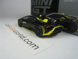 LAMBORGHINI HURACAN STO 1/64 MINI GT (NERO NOCTIS)