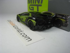 LB-SILHOUETTE WORKS LAMBORGHINI AVENTADOR GT EVO 1/64 MINI GT (LIME)