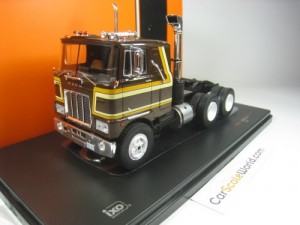 MACK SERIE F 1977 1/43 IXO (BROWN)