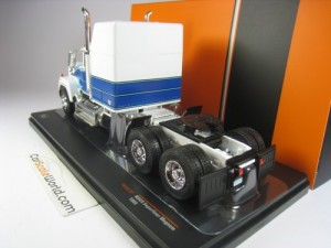 MACK SUPERLINER MAGNUM 1985 1/43 IXO (WHITE/BLUE)