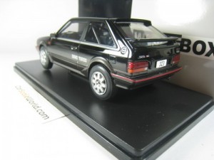 MAZDA 323 4WD TURBO 1989 1/24 WHITEBOX (BLACK)