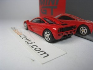 MCLAREN F1 1/64 MINI GT (RED)