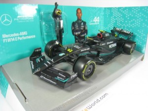 MERCEDES-AMG F1 W14 E PERFORMANCE WITH HAMILTON FIGURE 1/24 BBURAGO