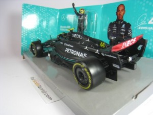 MERCEDES-AMG F1 W14 E PERFORMANCE WITH HAMILTON FIGURE 1/24 BBURAGO