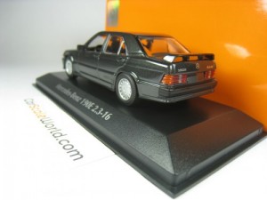 MERCEDES BENZ 190E 2.3 16V 1984 W201 1/43 MAXICHAMPS (BLACK METALLIC)