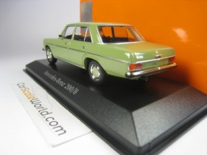 MERCEDES BENZ 200/8 1968 (W115) 1/43 MAXICHAMPS (GREEN)