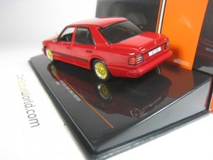 MERCEDES BENZ 300E 1984 W124 CUSTOM 1/43 IXO (RED)