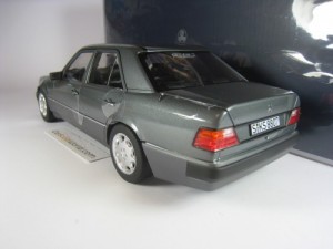 MERCEDES BENZ 500E 1990 (W124) 1/18 NOREV (PEARL GREY METALLIC)