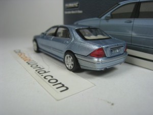 MERCEDES BENZ S CLASS W220 1/64 TARMAC (LIGHT BLUE)