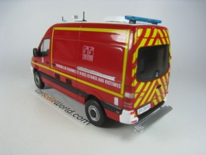 MERCEDES BENZ SPRINTER 4X4 VSAB BSE AMBULANCE POMPIERS 1/43 IXO HACHETTE (WITH BLISTER)