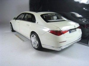 MERCEDES MAYBACH S680 - S CLASS 2021 (Z223) 1/18 NOREV (DIAMOND WHITE)