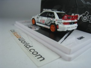 MITSUBISHI LANCER EVO III TRACKERZ RACING 1/64 INNO64 (WHITE)