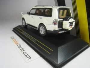 MITSUBISHI PAJERO - MONTERO 4WD 2010 1/43 FIRST 43 (WHITE)