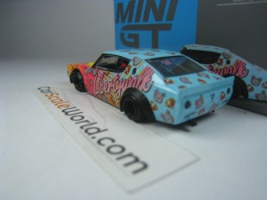 NISSAN SKYLINE KENMERI LIBERTY WALK 1/64 MINI GT (KUMA)