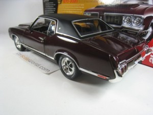 OLDSMOBILE CUTLASS SX 1970 1/18 AUTOWORLD (BURGUNDY MIST)