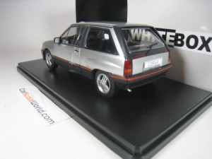 OPEL CORSA SR 1985 1/24 WHITEBOX (SILVER)