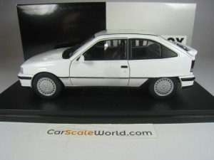 OPEL KADETT GSI 1985 1/24 WHITEBOX (WHITE)