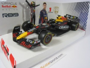 ORACLE RED BULL RACING RB19 WITH MAX VERSTAPPEN FIGURE 1/24 BBURAGO