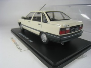 RENAULT 21 GTS 1986 1/24 IXO HACHETTE (WHITE) WITH BLISTER