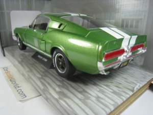 SHELBY GT 500 1967 1/18 SOLIDO (LIME GREEN/WHITE STRIPES)