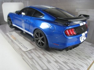 SHELBY GT500 2020 1/18 SOLIDO (BLUE/WHITE STRIPES)